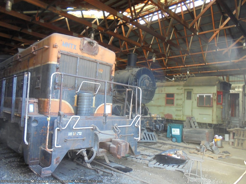 LSTT 101, NP 2153, CBQ 9735 & 4709 inside shed